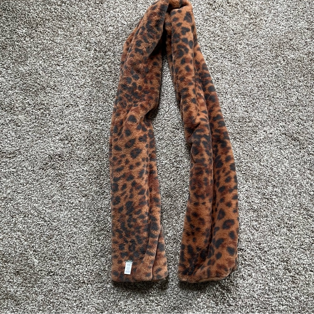 Aerie Leopard Print Plush Scarf